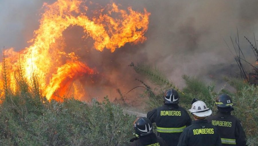 Mantienen Alerta Roja en Valparaíso por Incendios Forestales