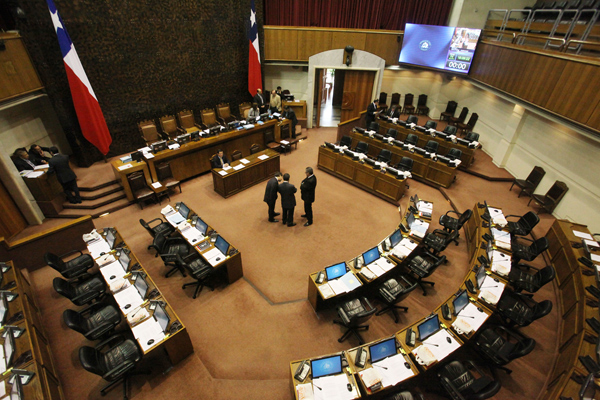 Senado aprueba reajuste del 3,2% a trabajadores del sector público y despacha ley
