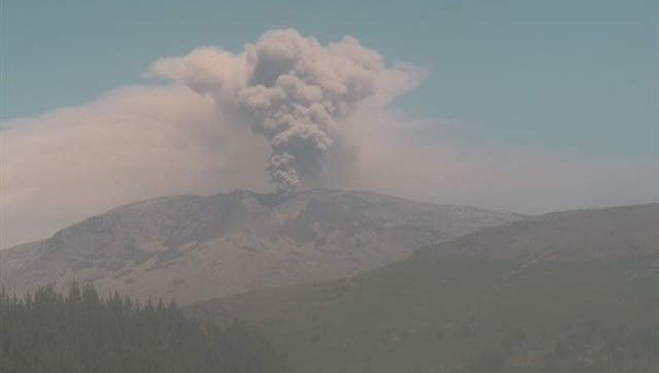 Volcán Copahue muestra nuevo pulso eruptivo en la Región del Bio Bio