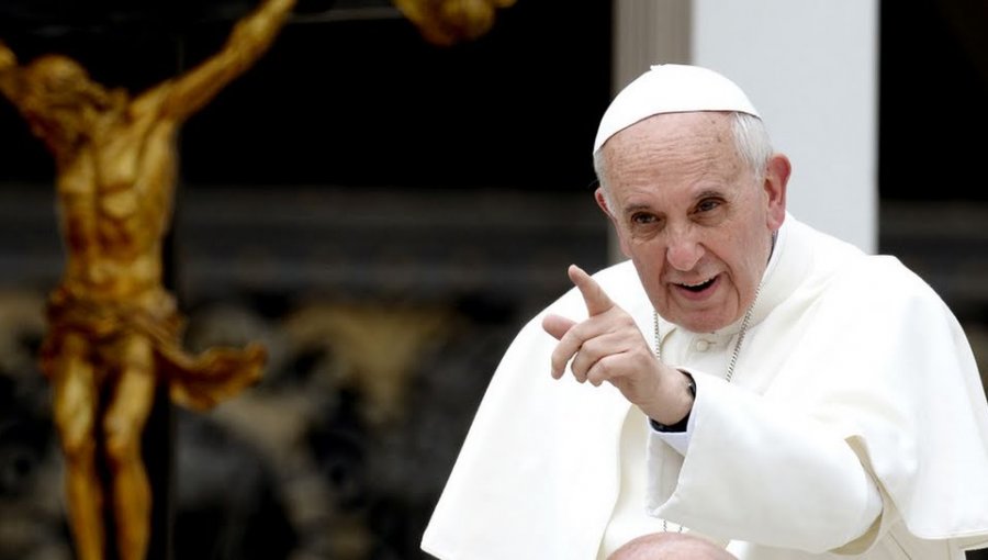 Papa Francisco pide por la paz en mundo dañado por guerra y terrorismo en mensaje de Navidad
