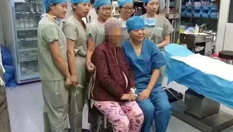 Una mujer china dio a luz a un bebé a los 64 años