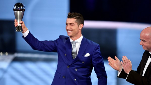 Cristiano Ronaldo se apoderó del primer trofeo The Best