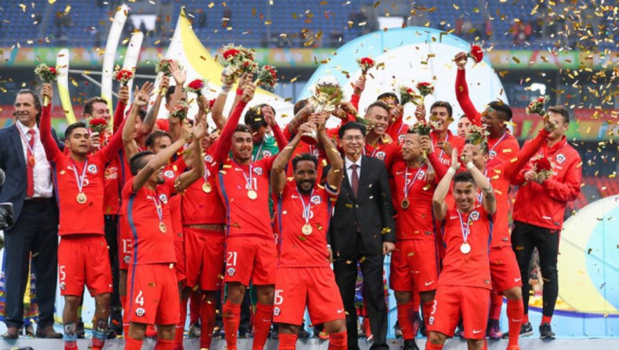 Arribó al país el segundo grupo de la Roja que consiguió la China Cup