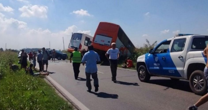 Decena de muertos y heridos deja trágica colisión de buses en Argentina