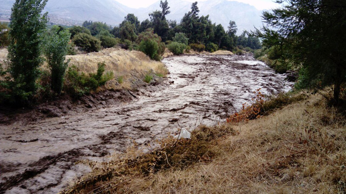 Aluvión en Los Andes: 3 Fallecidos y 1 desaparecido en estero Pocuro de Calle Larga