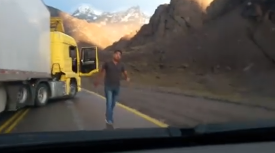 Video: Camionero chileno agrede a turista argentino en Complejo Los Libertadores