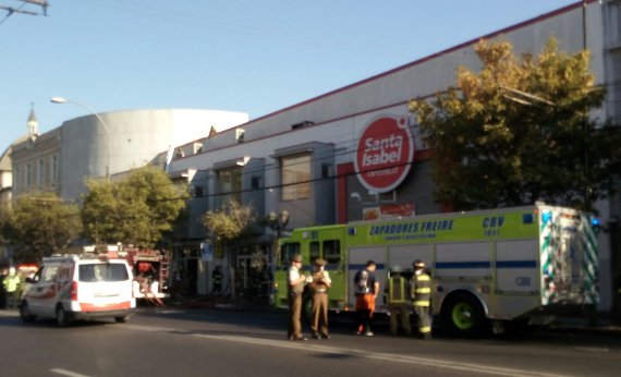 Controlado el incendio que afectó a bodegas de supermercado en Valparaíso