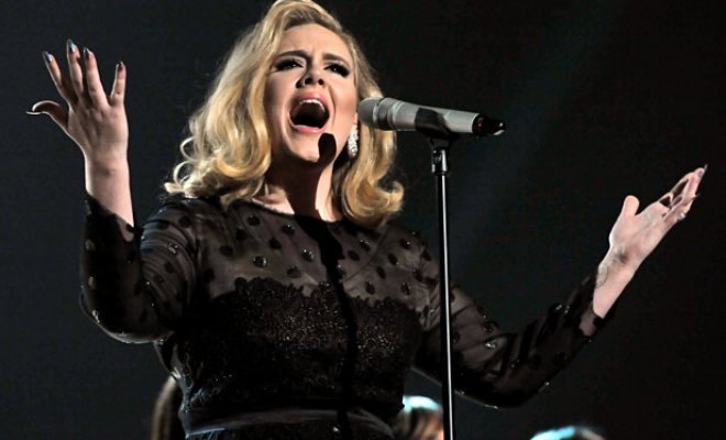 Adele rompió el silencio y confirmó que está casada con Simon Konecki