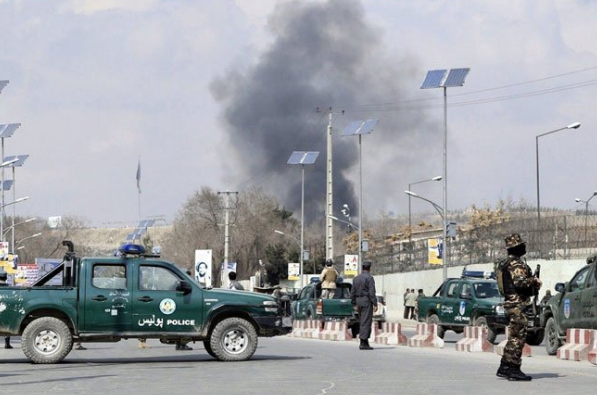 Ataque a hospital militar en Afganistán deja dos muertos y doce heridos