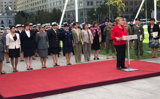 Presidenta Bachelet elimina el "escalafón femenino" en el Ejército