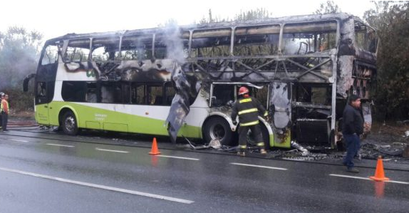 Turbus evacúa a pasajeros tras incendiarse en la región de Los Ríos