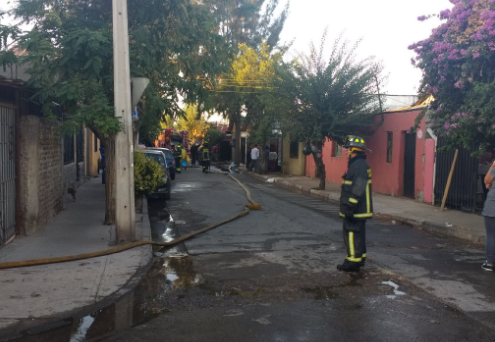 Violento incendio destruye por completo un cité ubicado en Renca
