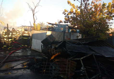 Incendio consumió por completo dos viviendas en comuna de Puente Alto