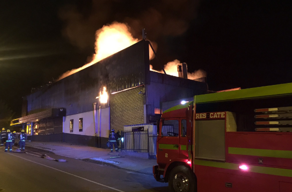 Explosión de cajero automático provoca incendio en un supermercado en Concepción