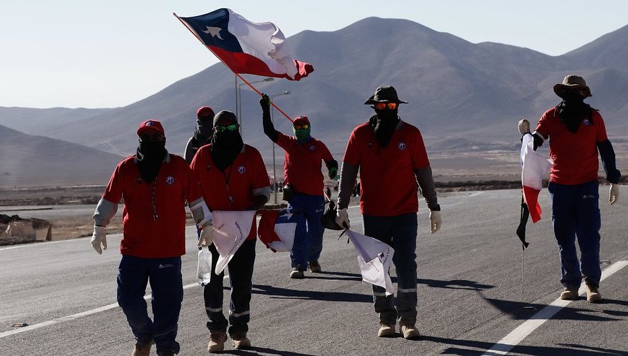 Minera Escondida suspende proyectos estratégicos por huelga