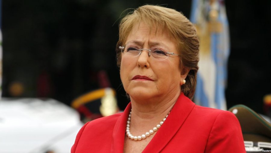 Presidenta Michelle Bachelet llega a Puerto Príncipe en su primera gira internacional del año