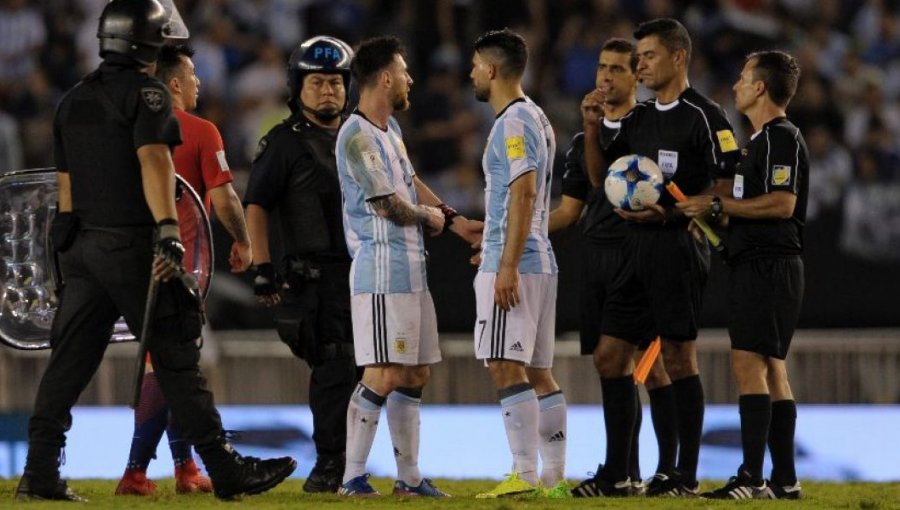 Árbitro del Argentina-Chile aseguró no escuchar insulto alguno de Messi