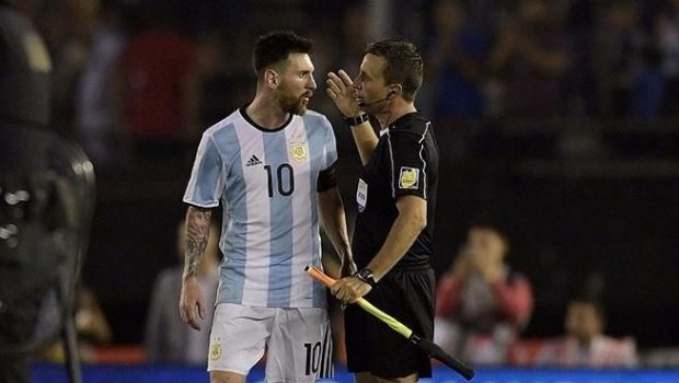 Lionel Messi sale en su defensa tras castigo: "Mis insultos fueron al aire"