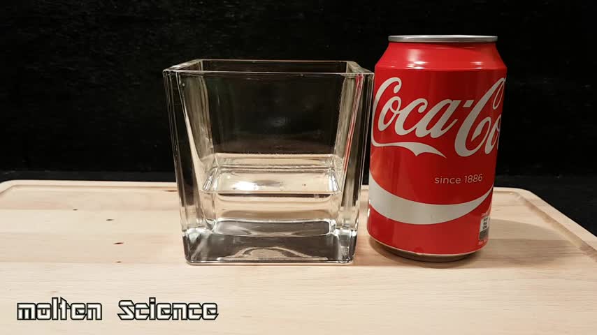 Experimento simula qué sucede cuando la Coca-Cola se mezcla con el ácido del estómago