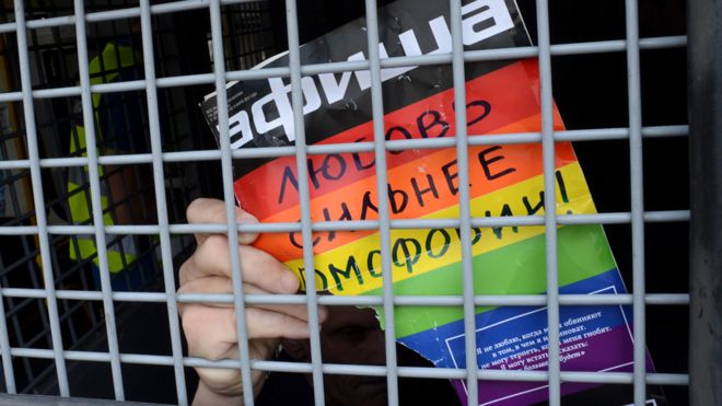 "Campos de concentración para homosexuales": Aumentan denuncias sobre brutal "purga" gay en Chechenia