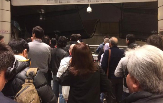 Problemas de energía obligó la suspensión de la Línea 4 del Metro en Santiago