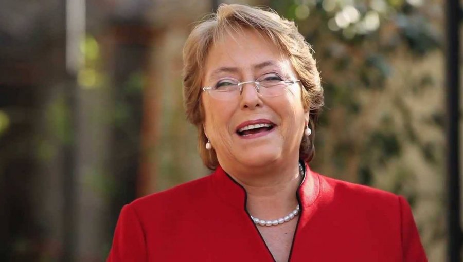Bachelet felicita con mensaje en francés al candidato Emmanuel Macron