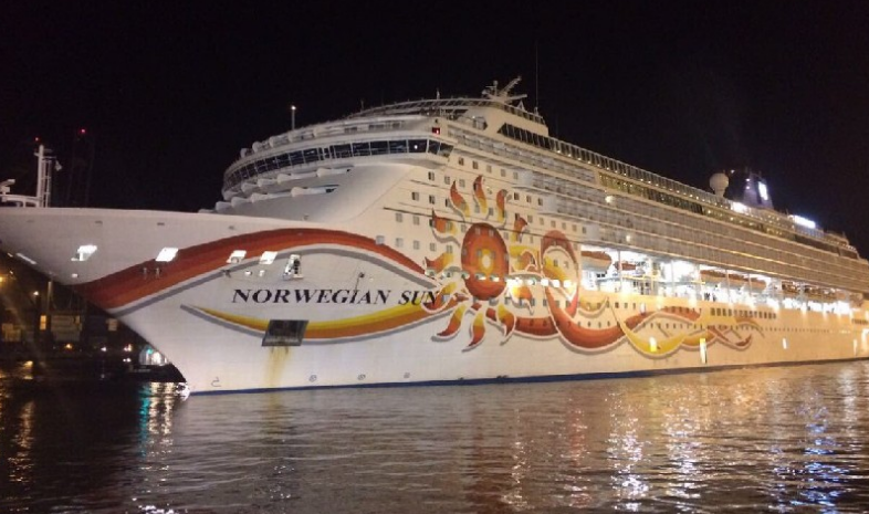 Crucero de turistas llega por primera vez al puerto de San Antonio