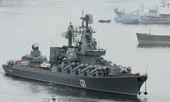 Buque de guerra ruso se hunde en el mar negro tras chocar con otro barco