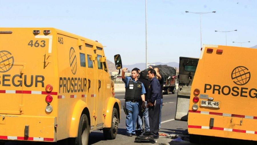 Insólito: Camión de Prosegur botó bolsa con dinero en plena Costanera Norte