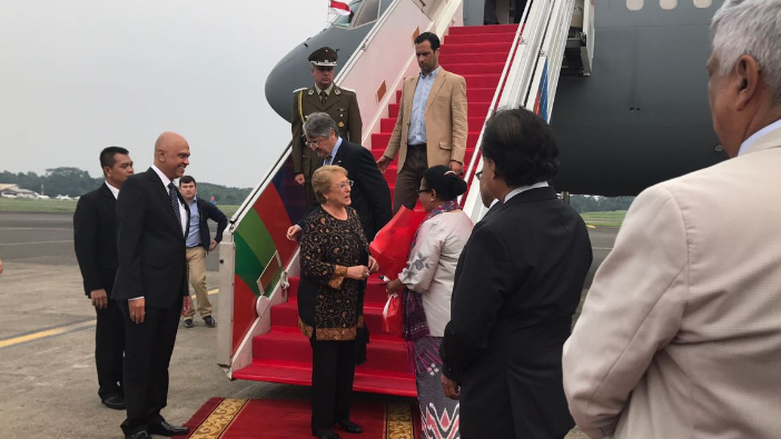 Presidenta Michelle Bachelet llega a Indonesia en su visita de Estado