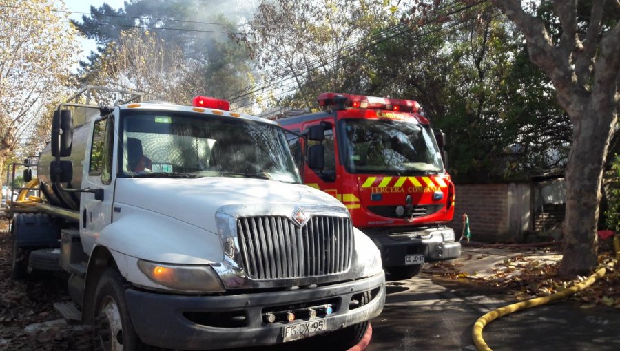 Mujer muere atrapada por las llamas en incendio de Villa Alemana