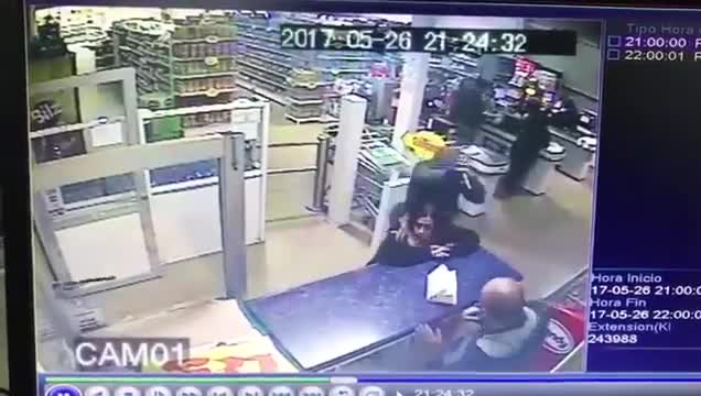 Cámaras de seguridad graban violento atraco a Supermercado de Quilpué
