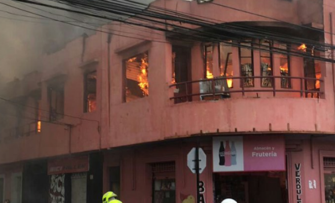 Violento incendio afectó 8 locales comerciales en pleno centro de Ovalle