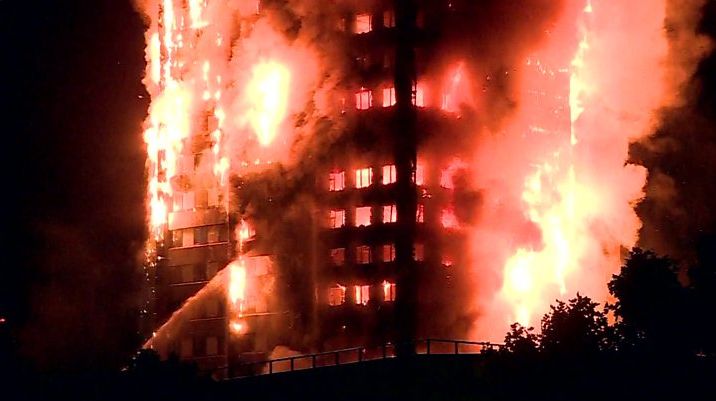 Incendio en Londres: Sube a 12 las víctimas fatales por devastador siniestro a edificio