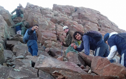 Rescatan a cuatro jóvenes perdidos en el cerro La Campana