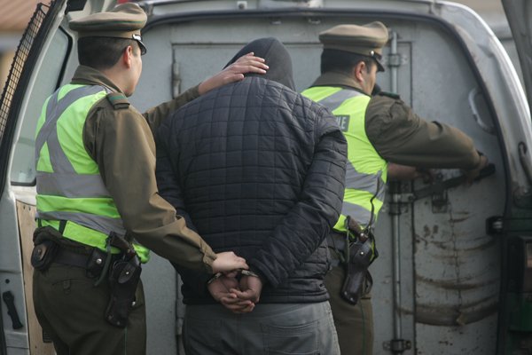 Joven veinteañero detenido tras ser acusado de violar a una anciana en La Araucanía