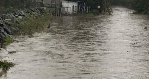 Onemi decreta Alerta Roja en Temuco tras desborde del Estero Botrolhue