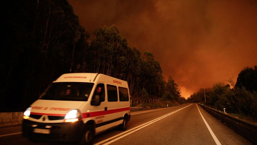 Al menos 62 personas mueren por incendio forestal en centro de Portugal