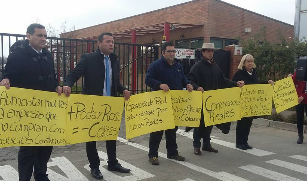 Alcaldes del Maule protestaron por demora en la reposición del suministro eléctrico