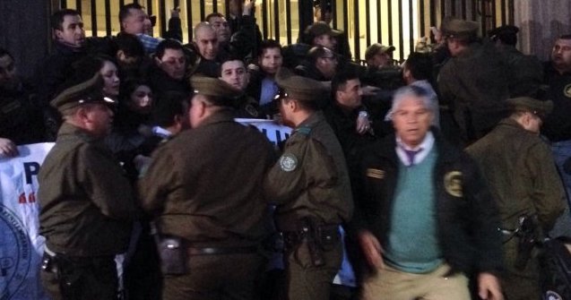 Funcionarios de Gendarmería protestaron a las afueras del Ministerio de Justicia