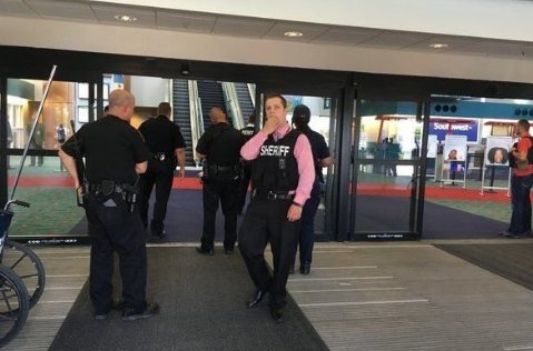 Apuñalan a un policía en el aeropuerto de Michigan en Estados Unidos