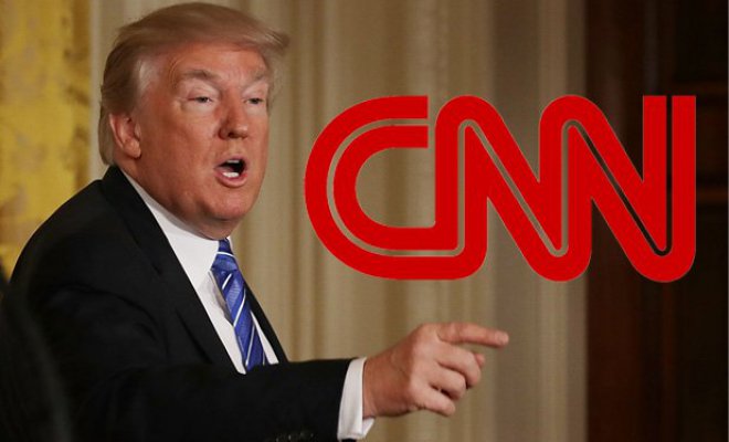 Donald Trump y su guerra con CNN: Ahora muestra vídeo en donde golpea logo de la cadena