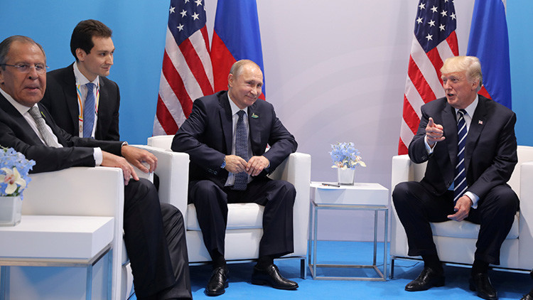 ¿House of Cards?: Insólita similitud entre el encuentro de Putin y Trump y la mítica serie