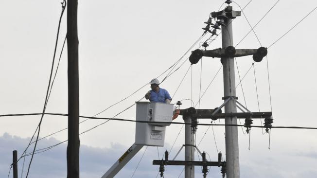 Corte masivo de electricidad afectó a regiones de Los Lagos y Los Ríos