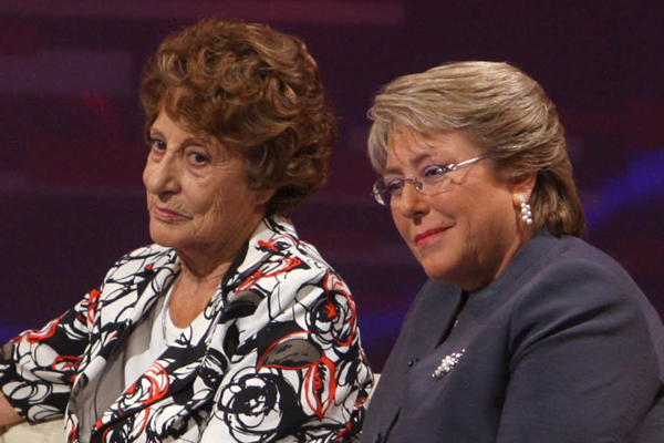 Mamá de Bachelet se une a campaña de Alejandro Guillier entregando su preferencia