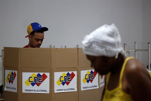 Datos de votación en Venezuela ponen en duda resultados del domingo