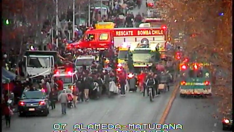 Atropello múltiple en plena Alameda: Camión enviste a peatones en pleno centro de Santiago