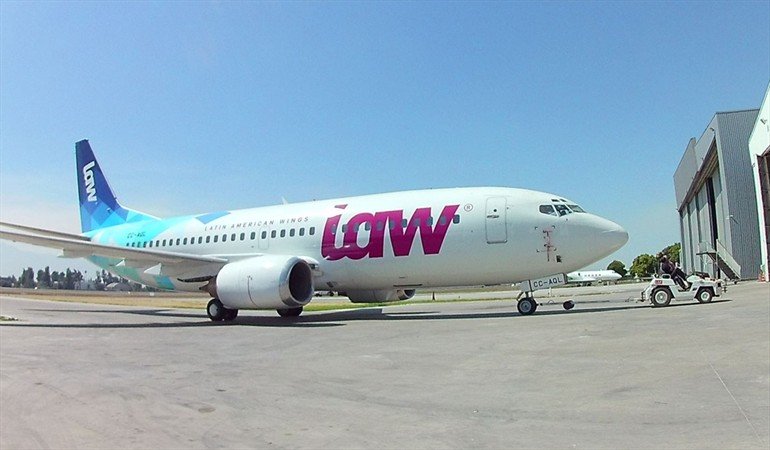 Gerente de LAW responde por pasajeros haitianos: "Nadie se quejaría si mis pasajeros fueran rubios"