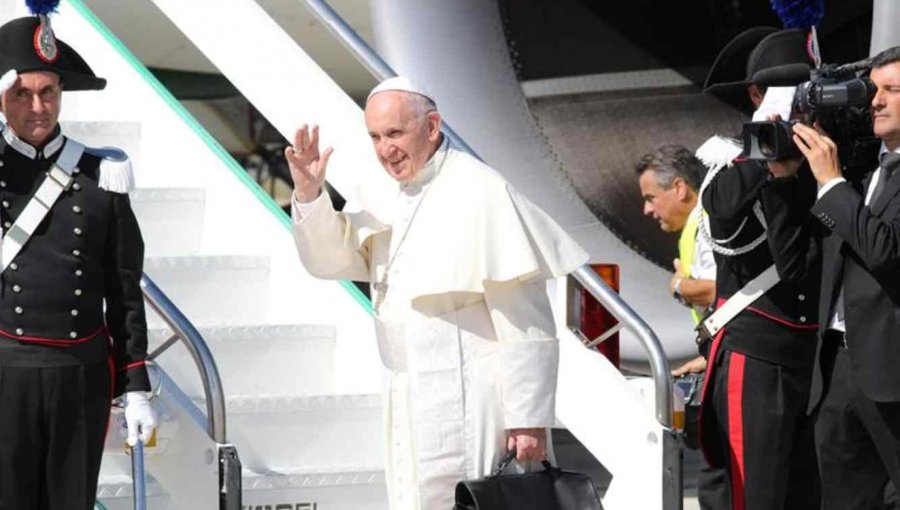 Papa Francisco se despide de Colombia con mensaje sobre pobreza