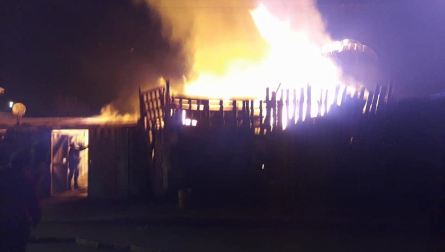 Incendio en La Calera consume 4 viviendas y deja al menos 8 damnificados